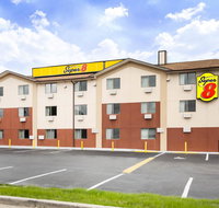 Super 8 by Wyndham Chester/Richmond Area - Accommodation Ohio