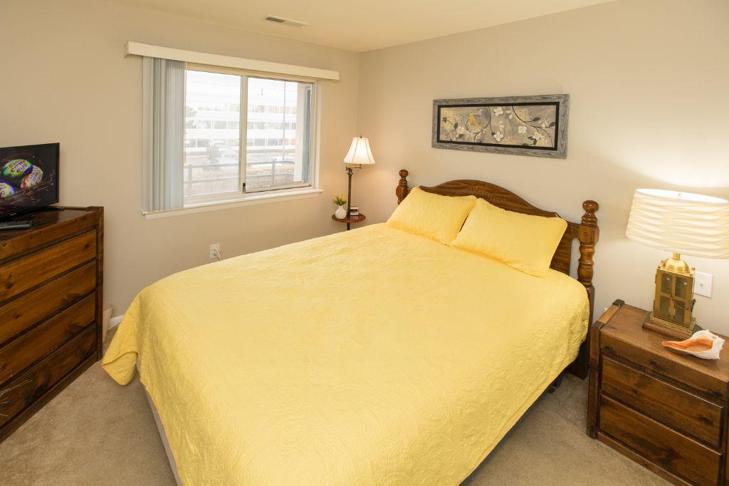 28th St Condo 304 - thumb 4