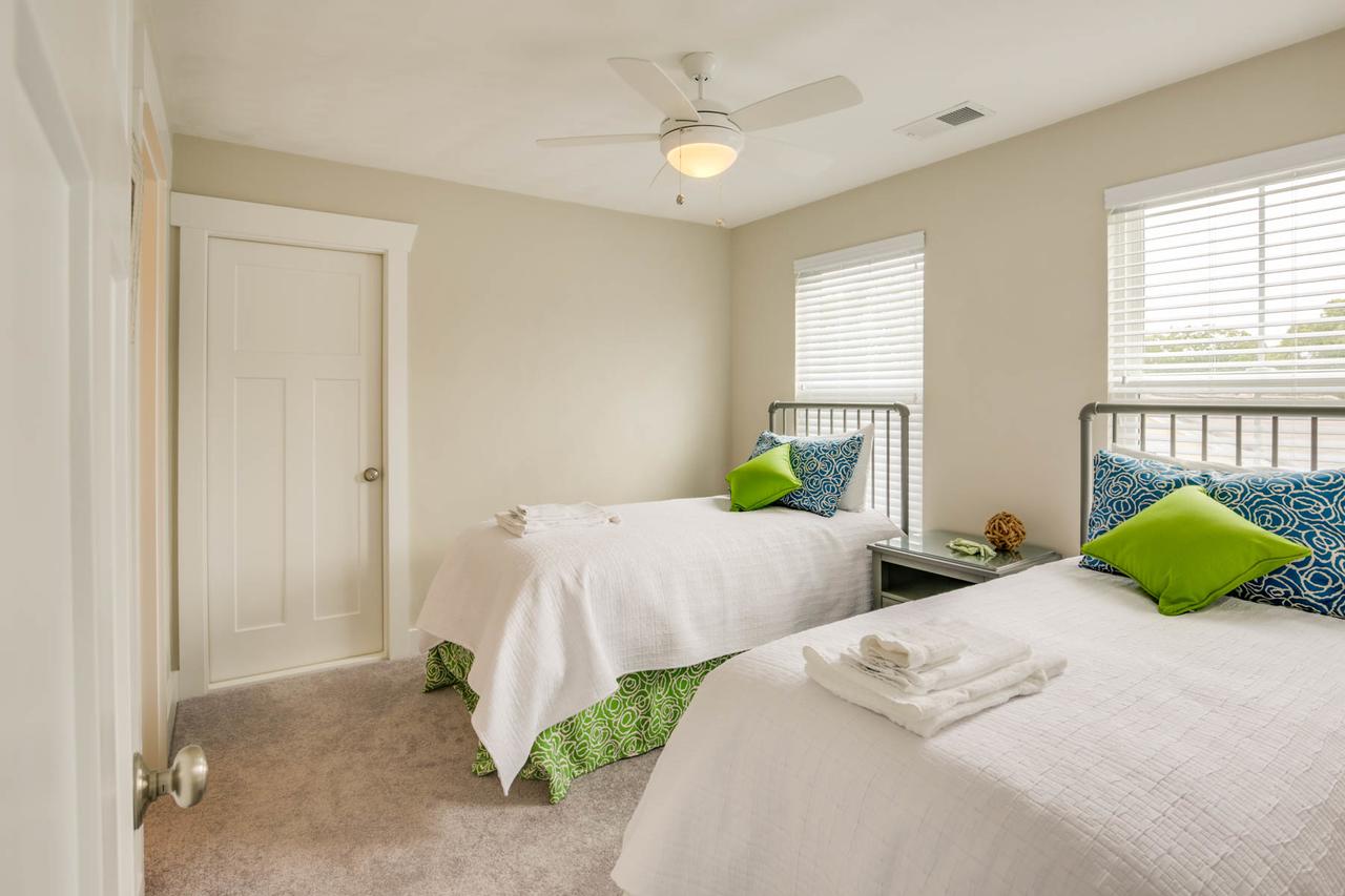 513 The First Colonial House - thumb 4