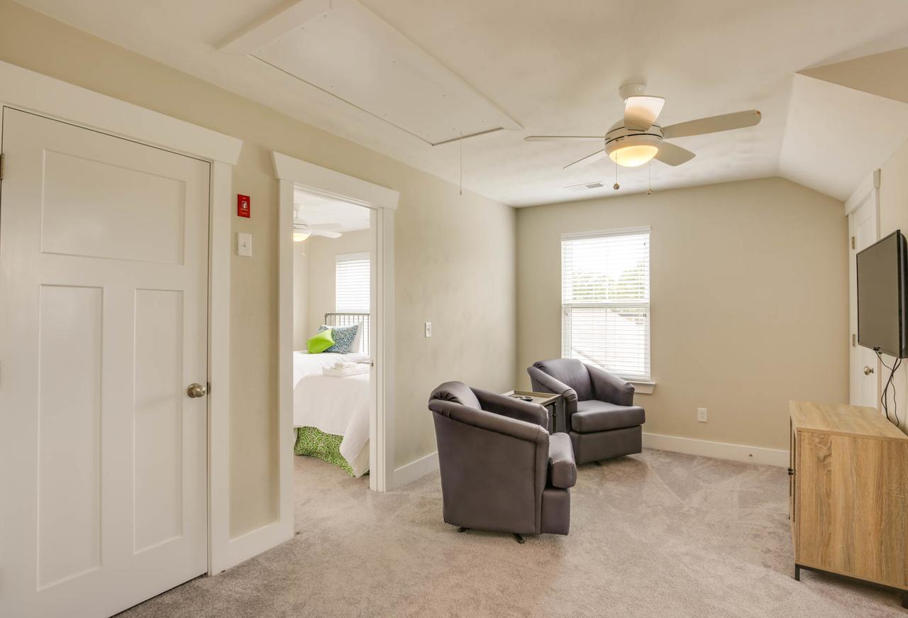 513 The First Colonial House - thumb 8