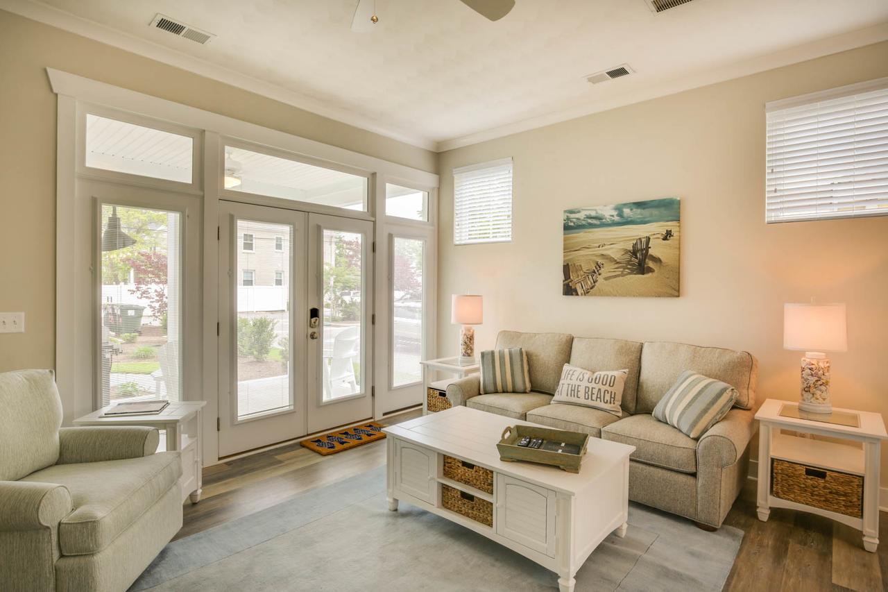 513 The First Colonial House - thumb 5