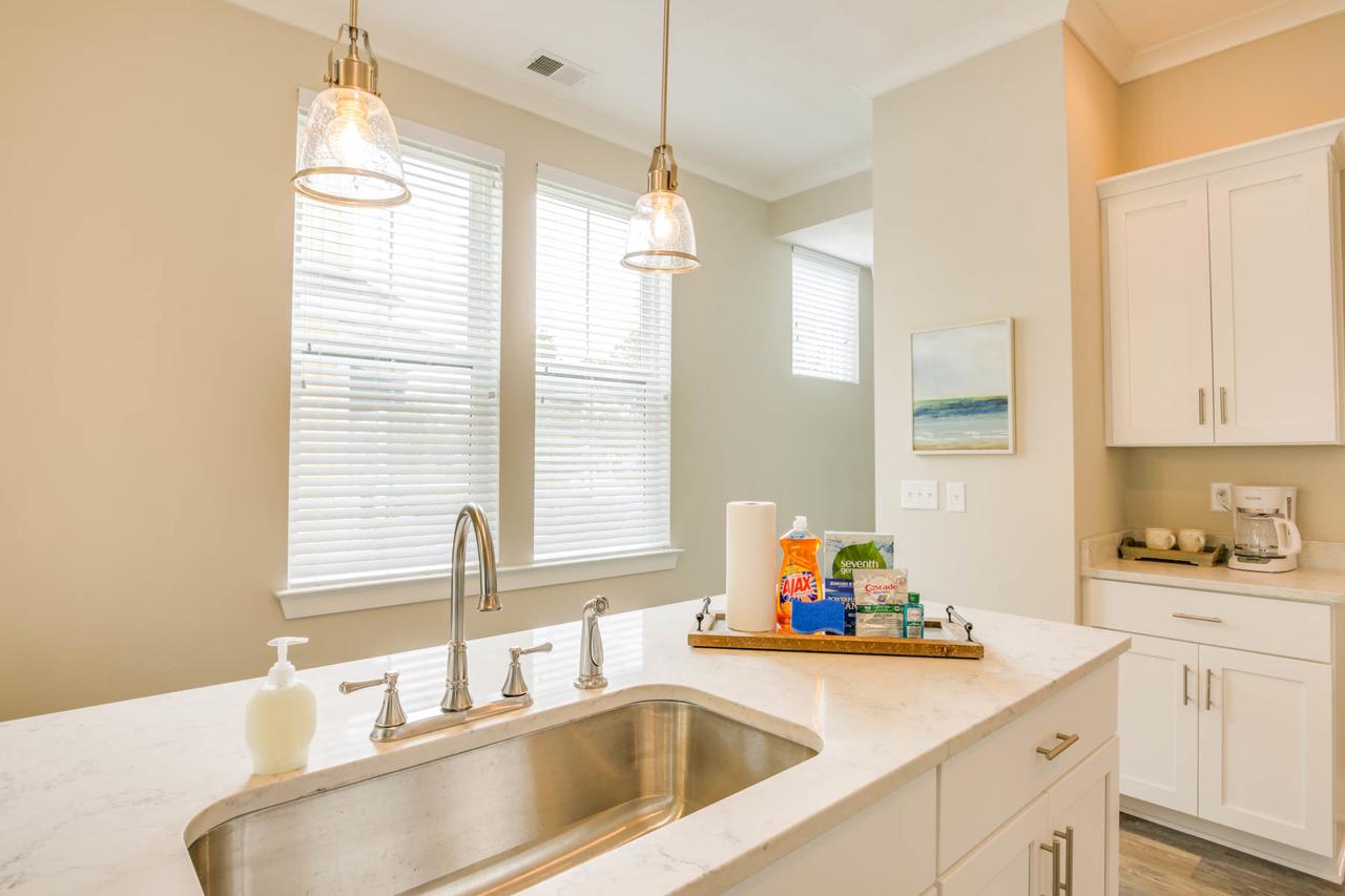 513 The First Colonial House - thumb 1