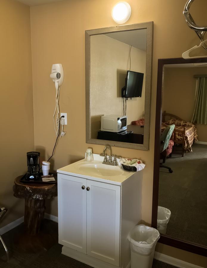 Town Motel - thumb 9