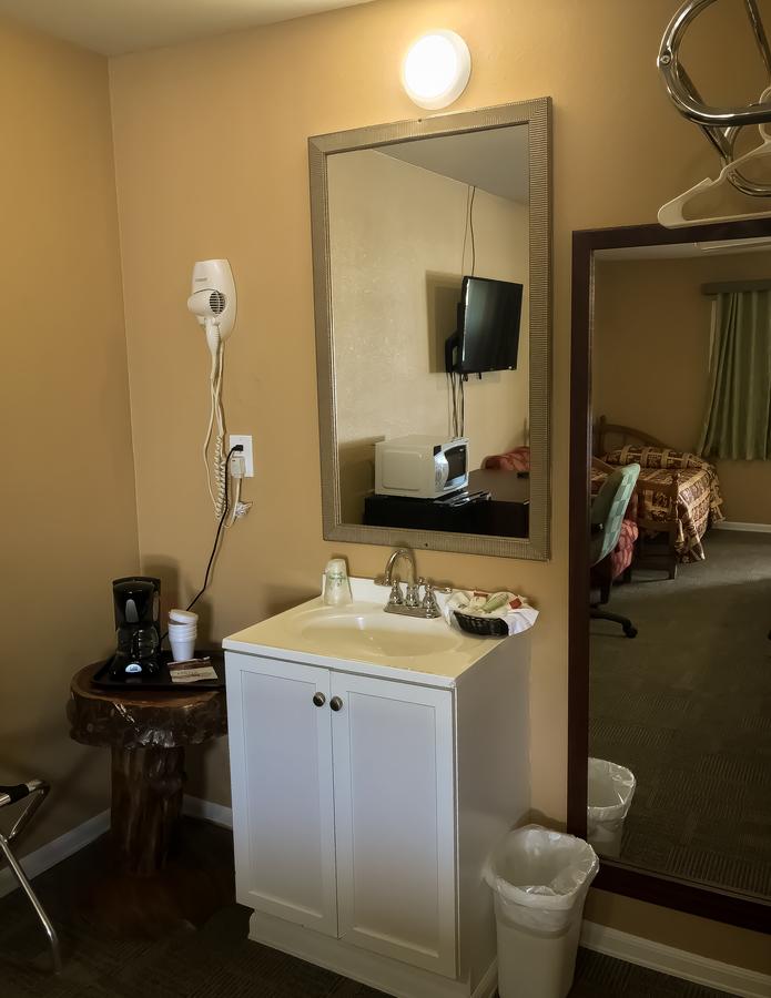 Town Motel - thumb 13