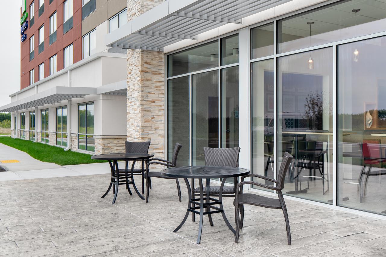 Holiday Inn Express & Suites - Elkhorn - Lake Geneva Area - thumb 10