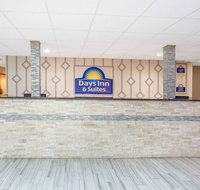 Days Inn  Suites by Wyndham Rhinelander - Accommodation Ohio