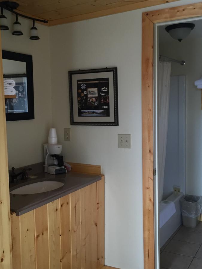 Z Bar Motel - thumb 11