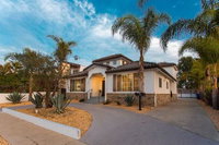 5M Modern Venice Home w Pool and Outdoor Living Accommodation Ohio