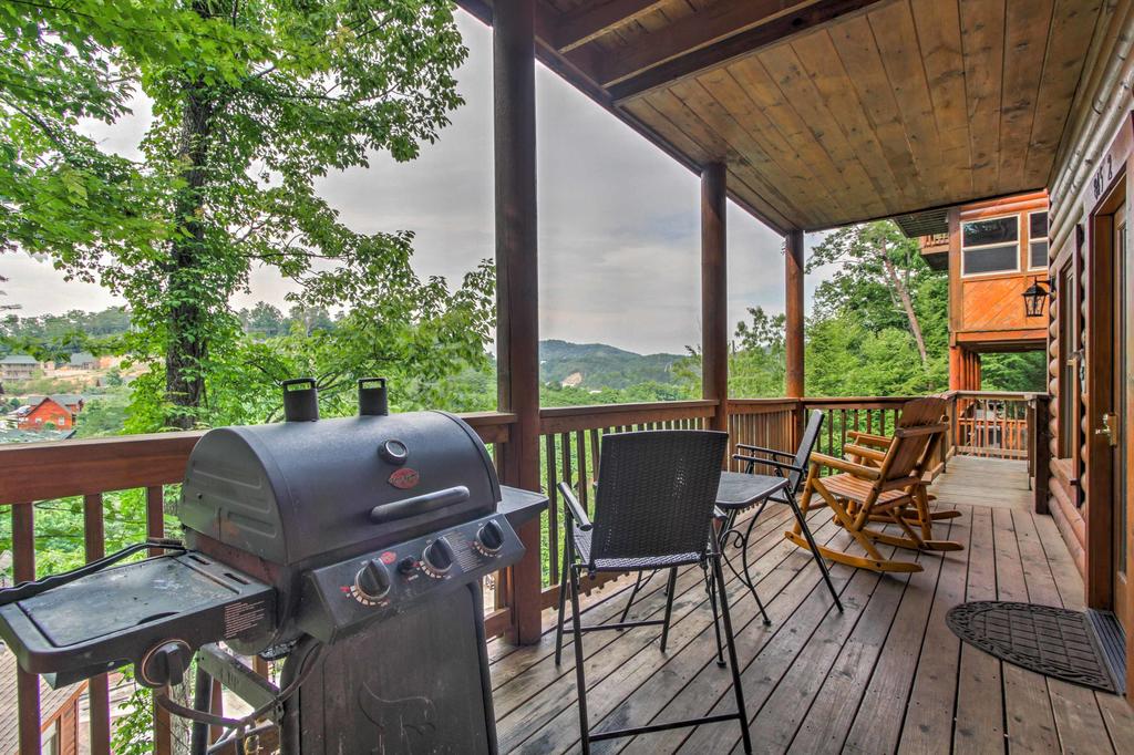 'Easy Life' Pigeon Forge Home With Views & Hot Tub! - thumb 2