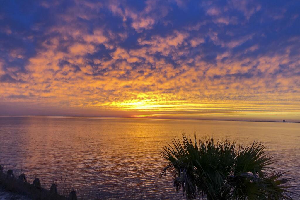 'Sunset View' - Serene Gulf Getaway With Lift - thumb 1