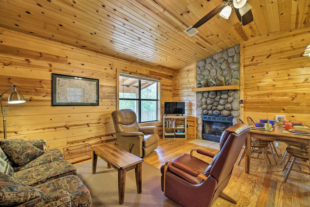 'The Dreamcatcher' Mountain View Cabin With Deck - thumb 2