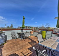 'The Loft on Center' Downtown Logan Apt. w/ Deck - Accommodation Ohio