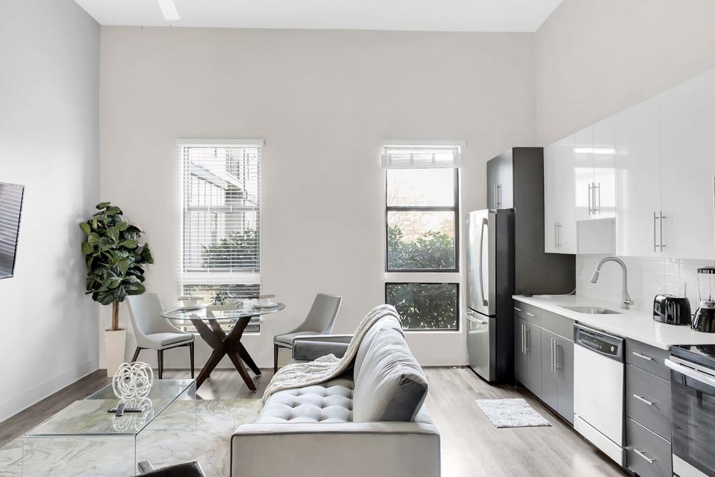 1 Bedroom Midtown Suite With Self Check-in & Free Parking**(Top Pick) - thumb 3