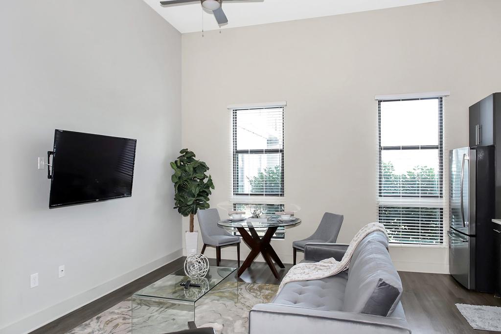 1 Bedroom Midtown Suite With Self Check-in & Free Parking**(Top Pick) - thumb 2