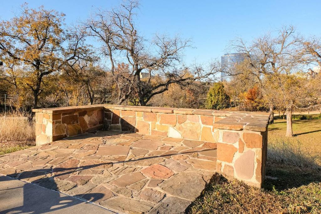 1 BR Apt Near Dining Shopping Nightlife By Frontdesk - thumb 1