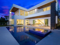 10 Bed Villa in the heart of Downtown Pool Accommodation Ohio