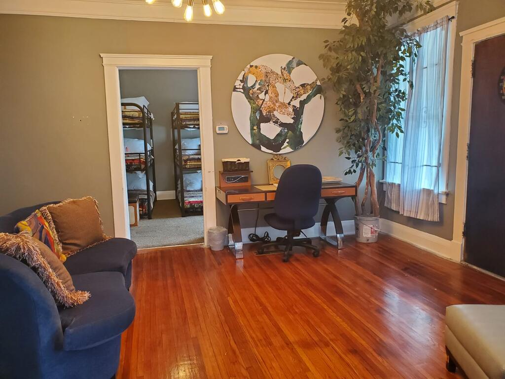 10 Minutes To Beale Street, Sleeps Up To 26 - thumb 3