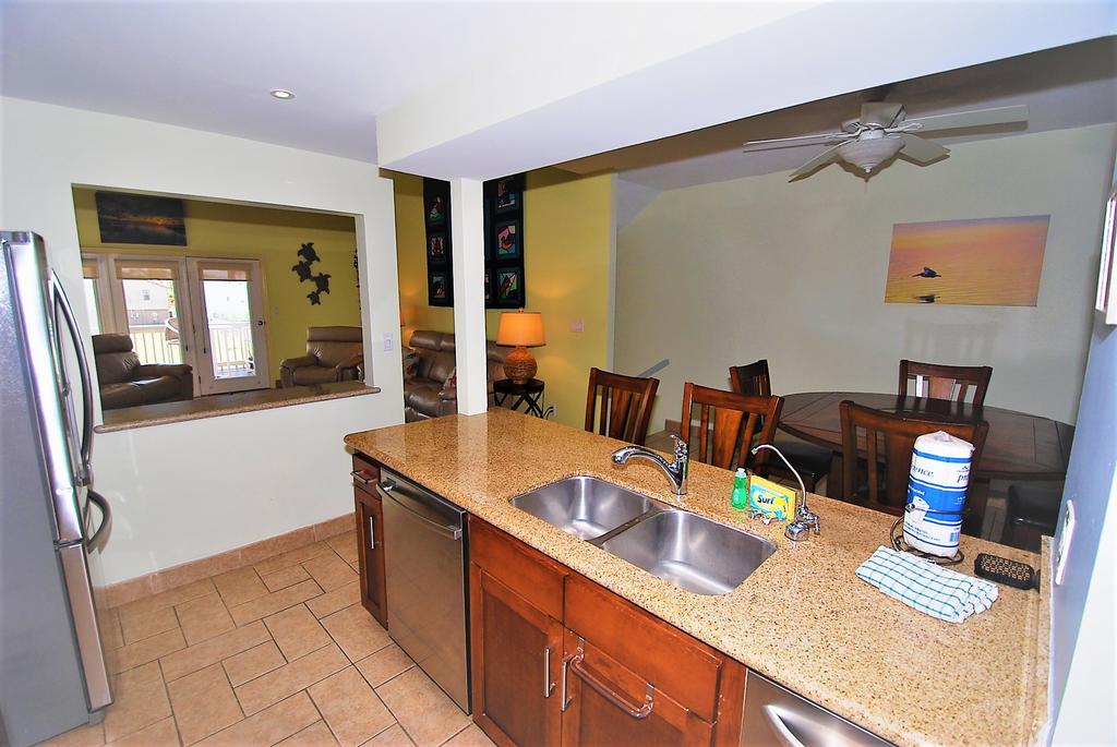112 E. Cora Lee Townhouse - thumb 2