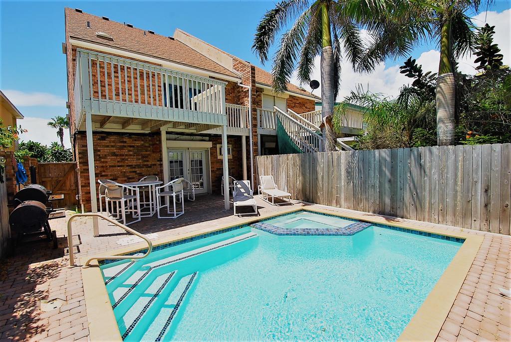 112 E. Cora Lee Townhouse - thumb 0