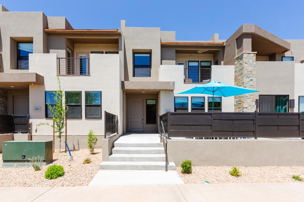 2267 Town Center 4 Bedrooms, Private Hot Tub, Amazing Views, Golfing, Community Pool - thumb 3