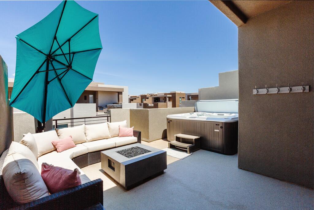 2267 Town Center 4 Bedrooms, Private Hot Tub, Amazing Views, Golfing, Community Pool - thumb 2