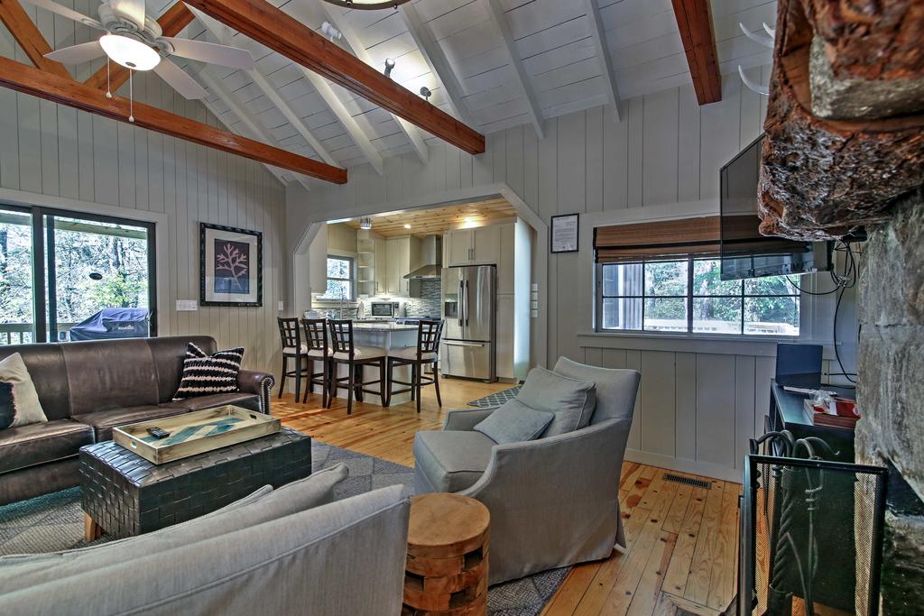 2BR Highlands Luxury Cabin With Stone Firepit In Town - thumb 2