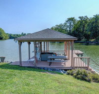 4 Bed 4 Bath Vacation home in Mineral - Accommodation Ohio