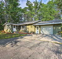 4- Season Home with Fire Pit, Walk to Higgins Lake! - Accommodation Ohio