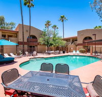 41A Modern Large Studio Condo w heated pool - Accommodation Ohio