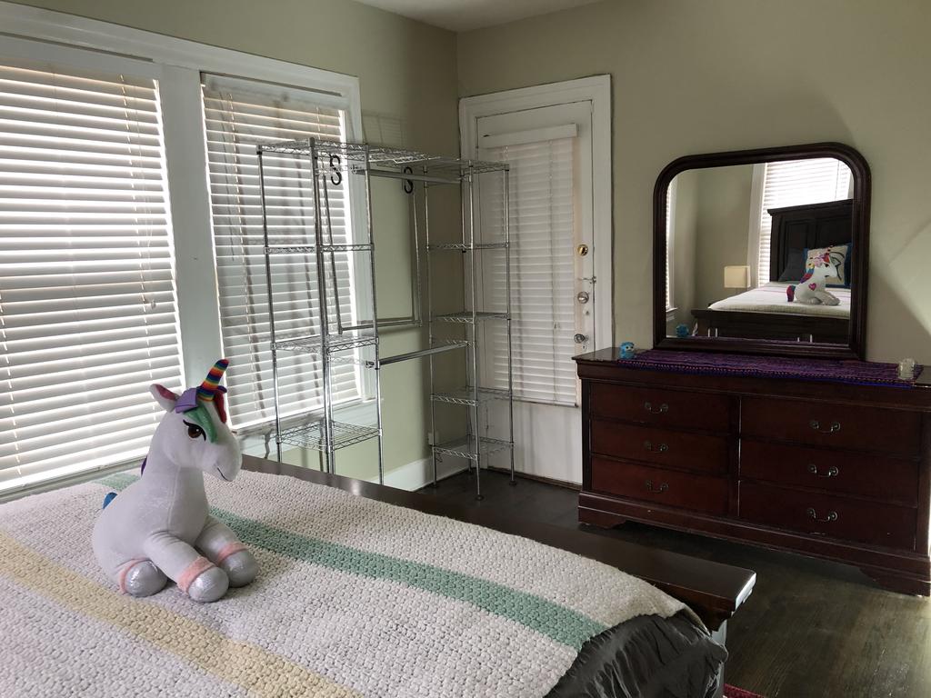 5 Mins To Downtown. 950 SF Entire1B-1B Heart Of Oaklawn, 75219.Sleeps 6. - thumb 2
