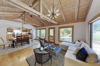 5-Acre Wine Country Paradise - Private Pool  Spa home Accommodation Ohio