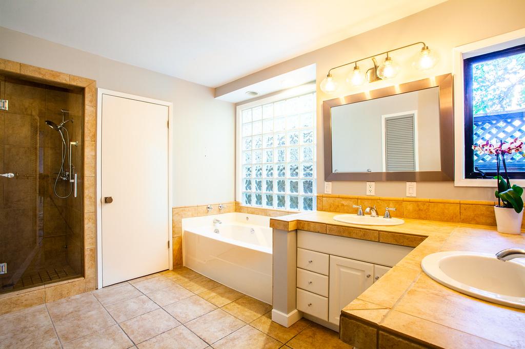 758 Broadway House - thumb 1