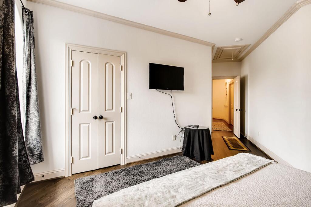 8 Bed Minutes To DT And Greenville! Discount For Long Term Stays - thumb 1