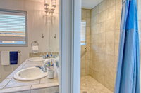 9 bedroom/ 6 bath sleeps 30 with a private fishing pier with huge trout Accommodation Ohio