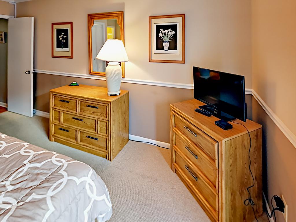 9580 Shore Drive Condo Unit 107 - thumb 3