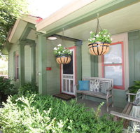 Agape Front Cottage - Accommodation Ohio