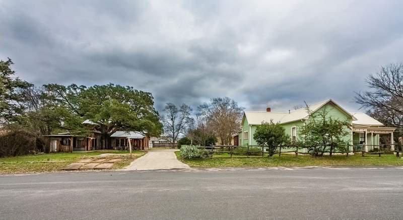 Agarita Haus &Amp; Outback Home - thumb 0