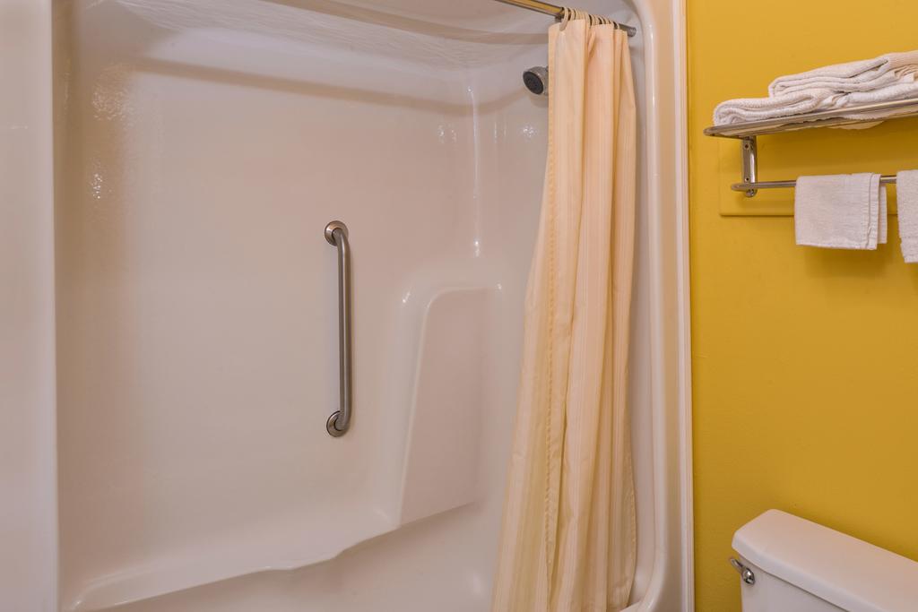 Americas Best Value Inn West Columbia - thumb 1