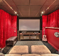 Anchorage Abode with Turnagain Arm Views and Theatre! - Accommodation Ohio