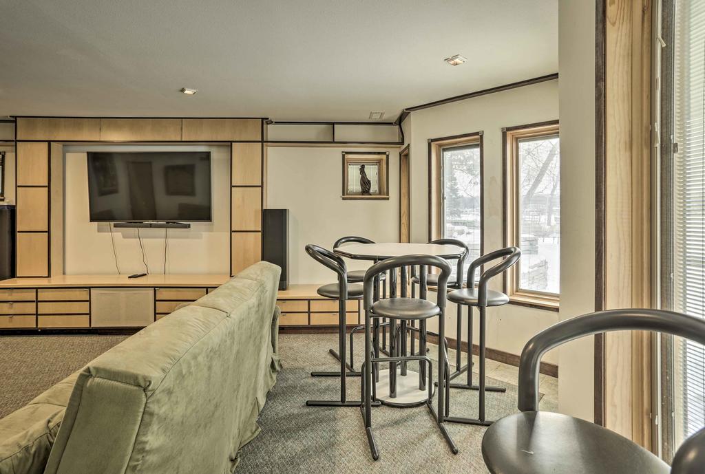 Apartment With Dock And Patio Access On Long Lake - thumb 1