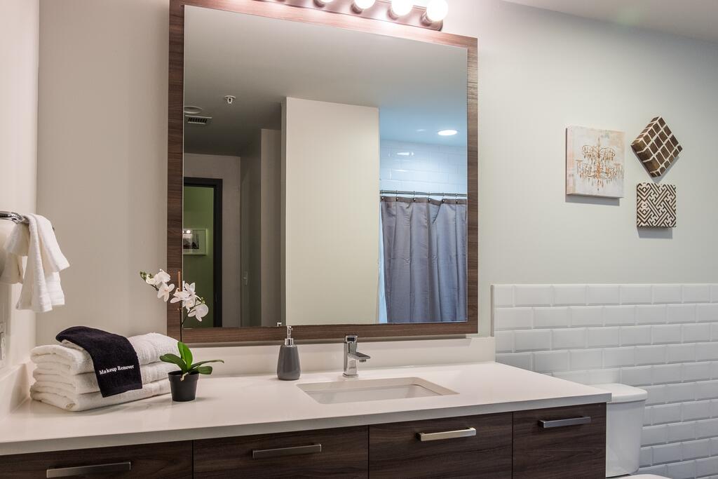 Apts In Downtown Walk To Convention Ctr By Frontdesk - thumb 2