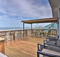 Bayfront Rockport Home with Private Fishing Pier - Accommodation Ohio