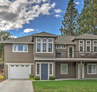 Beautiful 4BR Wapato Point Home with Private Hot Tub! - Accommodation Ohio