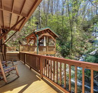Black Bear Lodge 6 Bedroom Mtn and Waterfall Views Pool Table Sleeps 12 - Accommodation Ohio