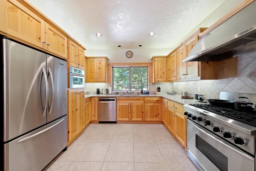 Black Pine Retreat- 5 Mins From Southgate Of Yosemite - thumb 2