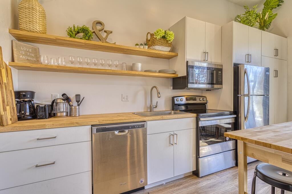 Brand New Two Bedroom Apartment - Temple Square, Vivint Arena, City Creek, Salt Palace, Gateway - thumb 2