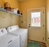 Bright Oxford Townhouse with Pool Access  Patio - Accommodation Ohio