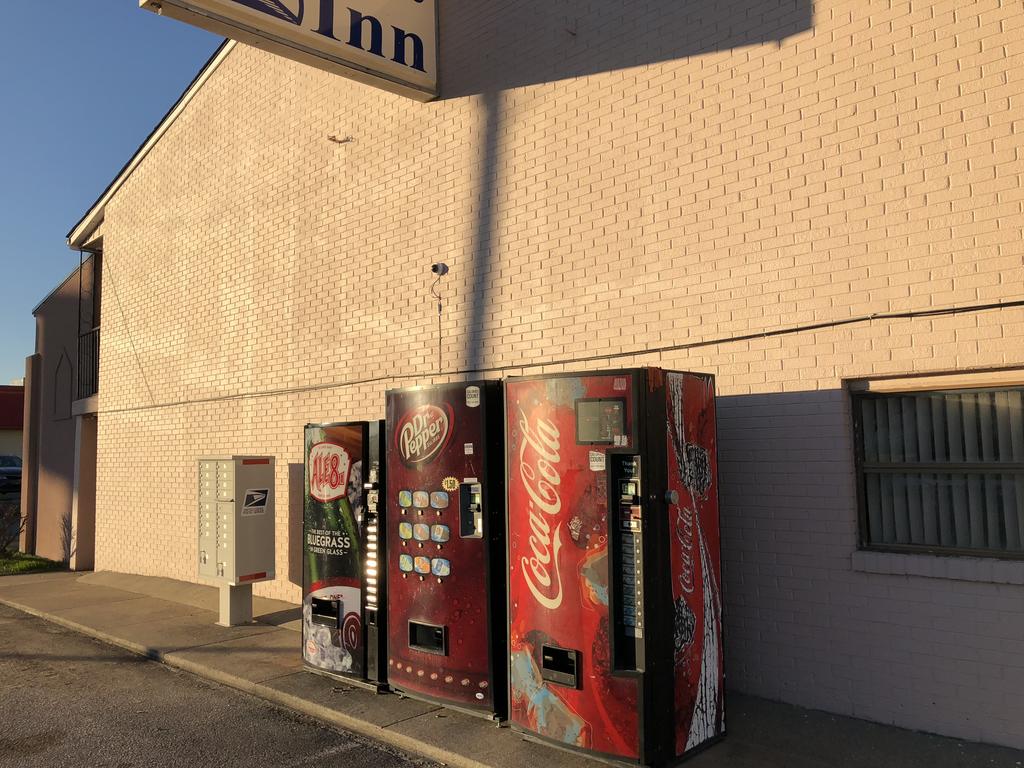 Budget Inn - thumb 2