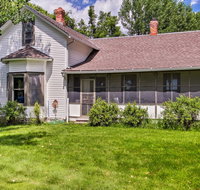 Cabin with Grill and Porch Near Yellowstone River - Accommodation Ohio