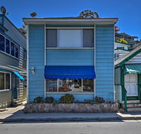 Catalina Island Duplex - Steps to Beach and Pier! - Accommodation Ohio